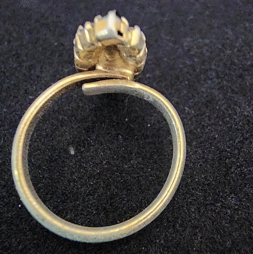 SE11 Elegant Black and Gold Adjustable Costume Ring